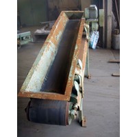 Rubber belt conveyor, 2100 mm x 390 mm, on feet, with lip